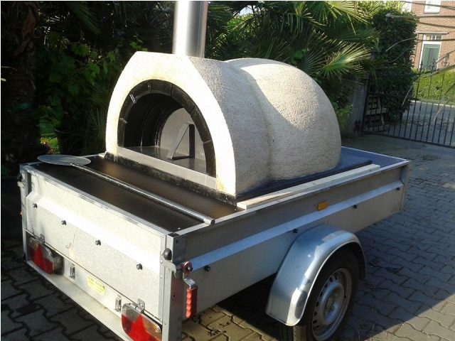 Verhuur Amalfi Family oven op aanhanger